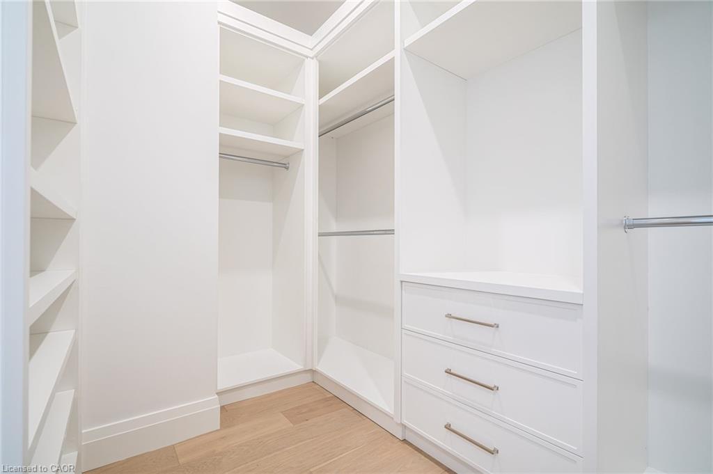 1322 Minaki Road, Mississauga, ON - Indoor With Storage