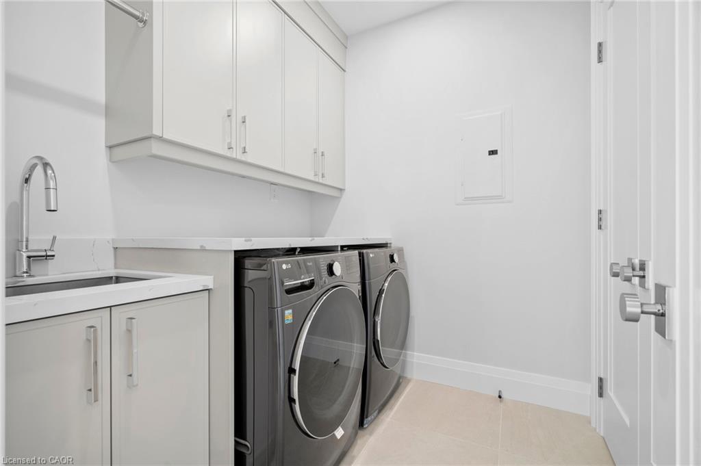1322 Minaki Road, Mississauga, ON - Indoor Photo Showing Laundry Room