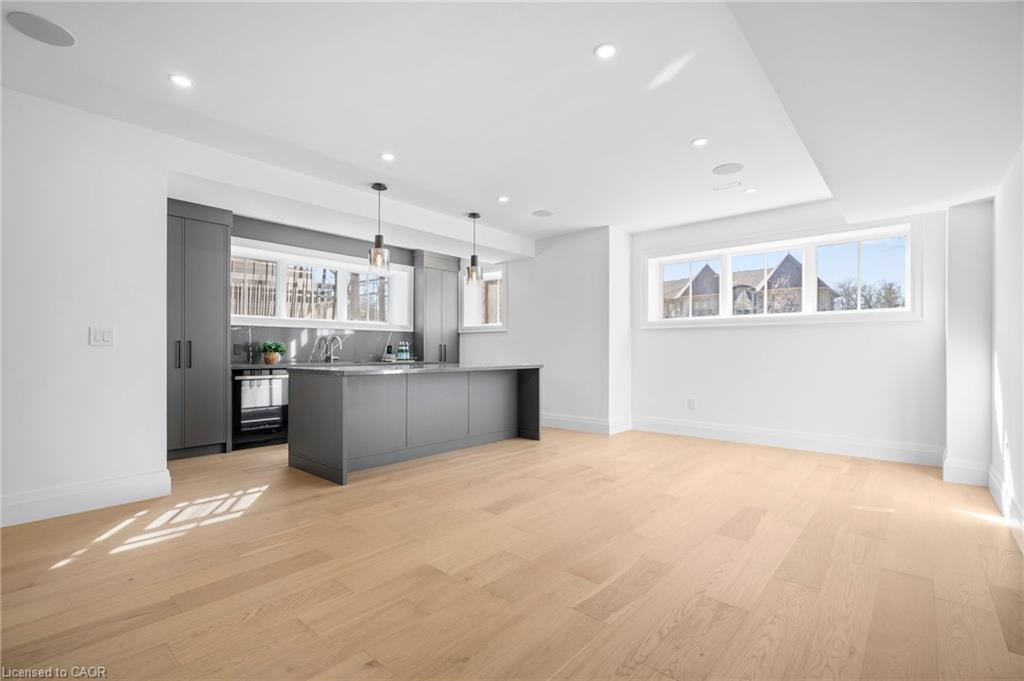 1322 Minaki Road, Mississauga, ON - Indoor Photo Showing Kitchen