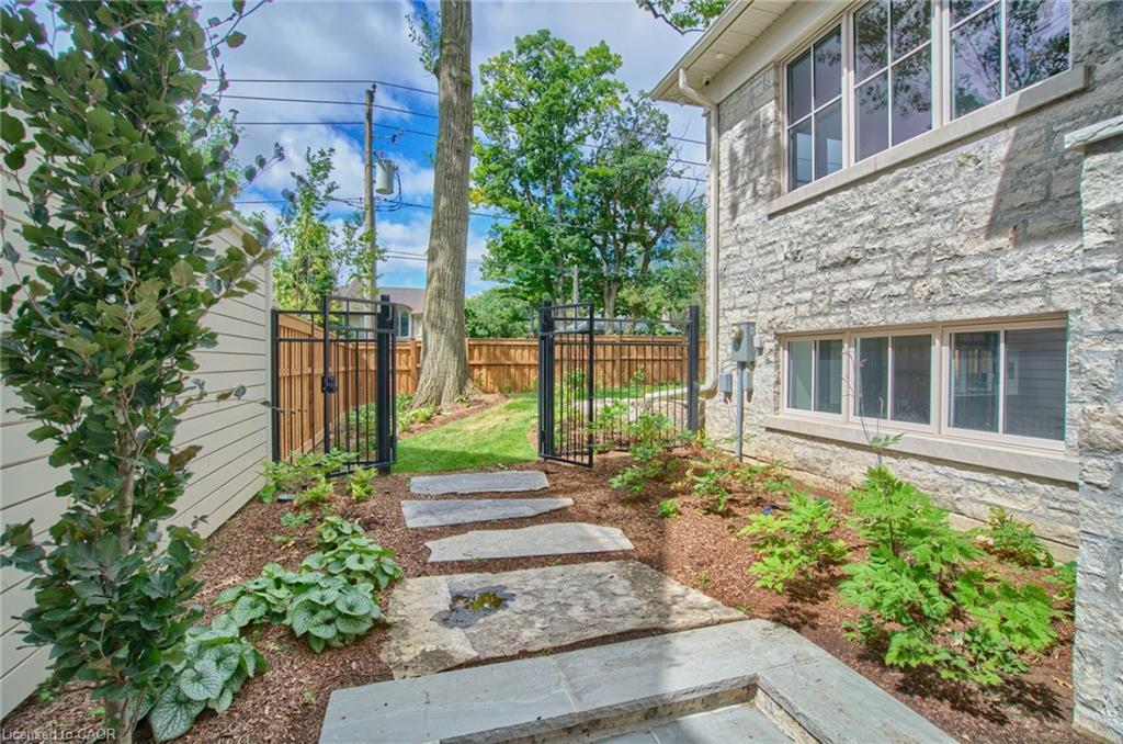 1322 Minaki Road, Mississauga, ON - Outdoor