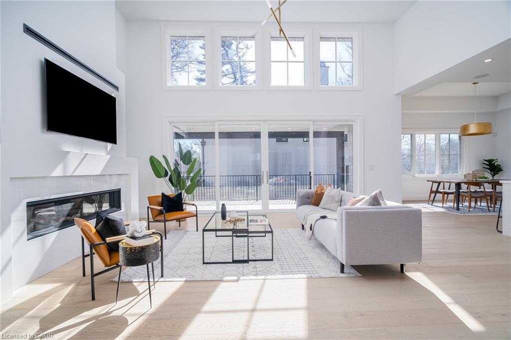 1322 Minaki Road, Mississauga, ON - Indoor Photo Showing Living Room With Fireplace