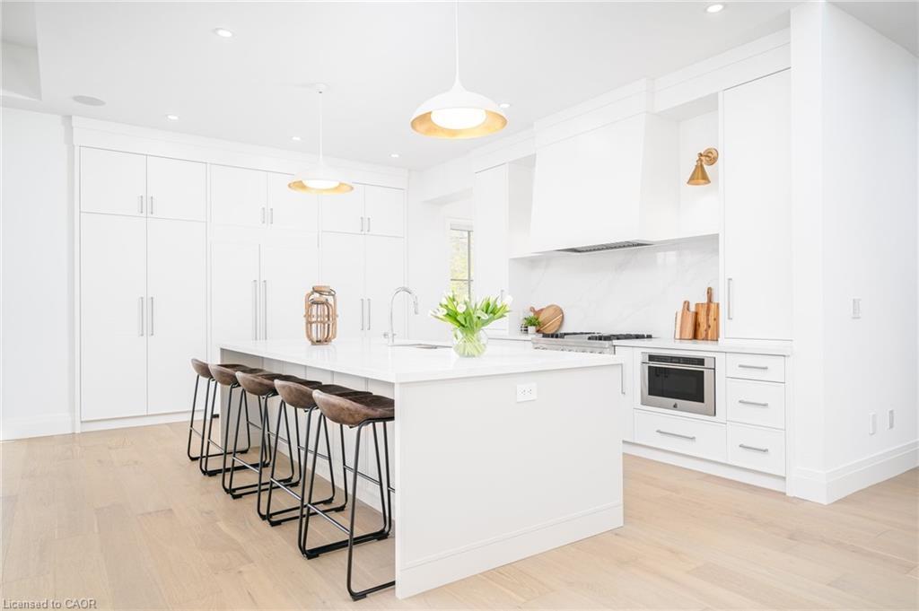 1322 Minaki Road, Mississauga, ON - Indoor Photo Showing Kitchen With Upgraded Kitchen