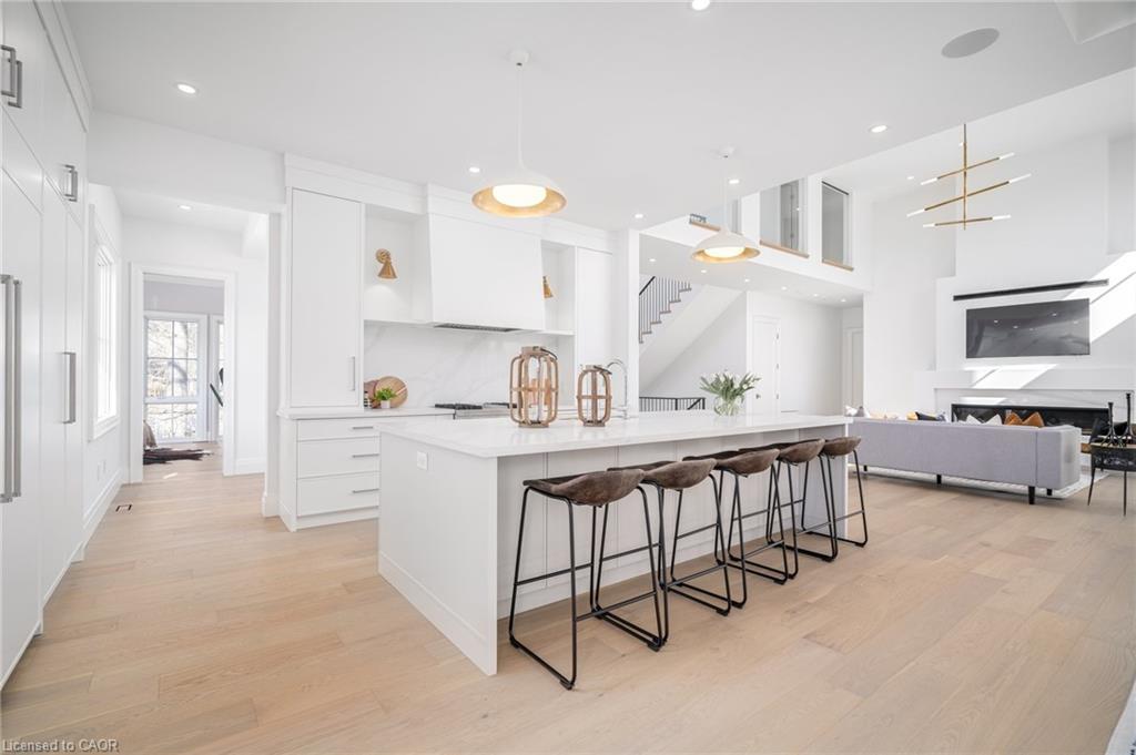 1322 Minaki Road, Mississauga, ON - Indoor Photo Showing Kitchen With Upgraded Kitchen