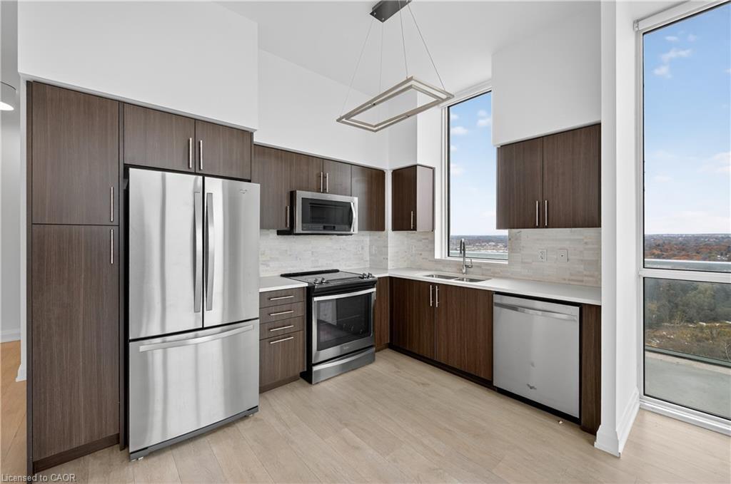 Ph03-65 Speers Road, Oakville, ON - Indoor Photo Showing Kitchen With Double Sink