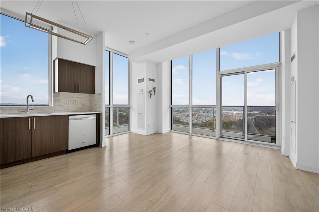 Ph03-65 Speers Road, Oakville, ON - Indoor Photo Showing Kitchen