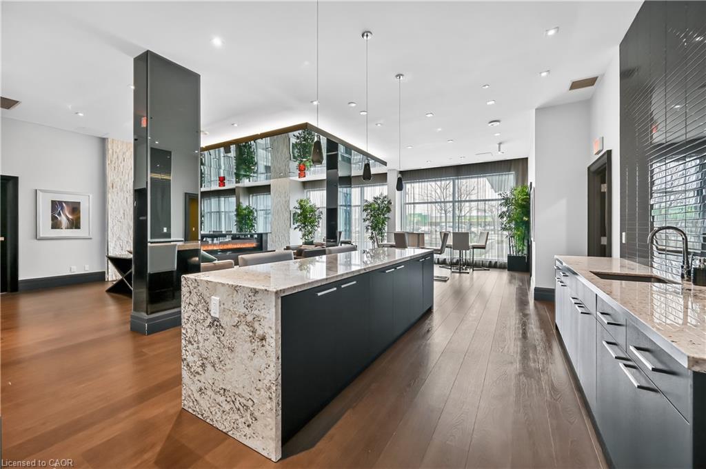 Ph03-65 Speers Road, Oakville, ON - Indoor Photo Showing Kitchen With Upgraded Kitchen