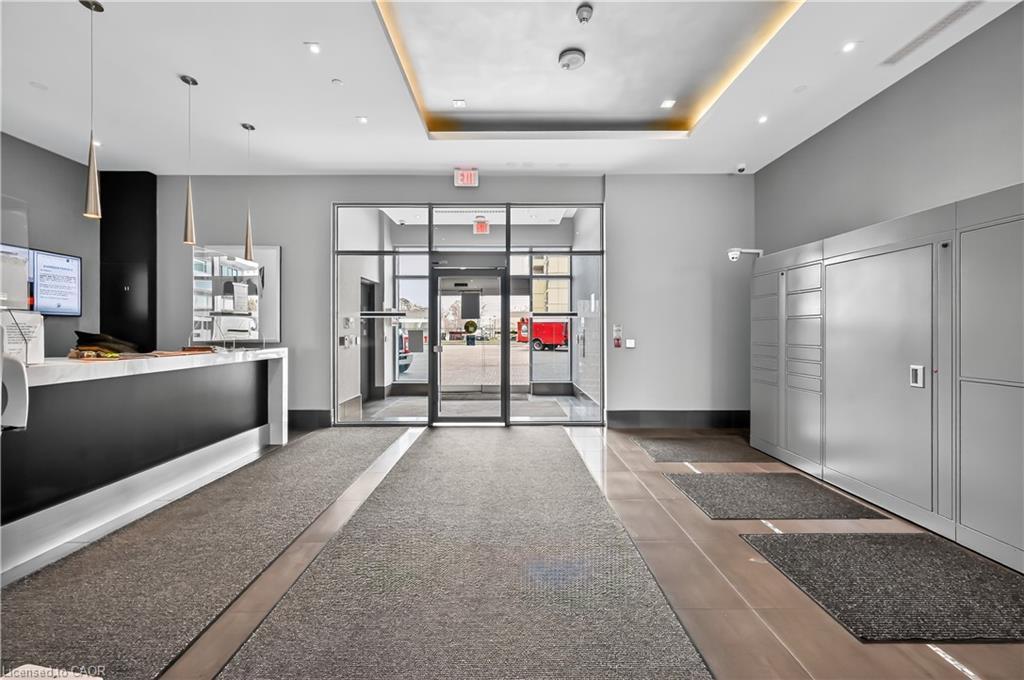 Ph03-65 Speers Road, Oakville, ON - Indoor Photo Showing Other Room