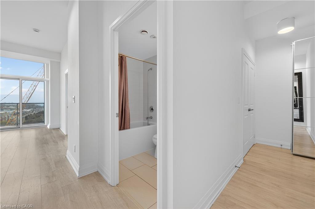 Ph03-65 Speers Road, Oakville, ON - Indoor Photo Showing Other Room