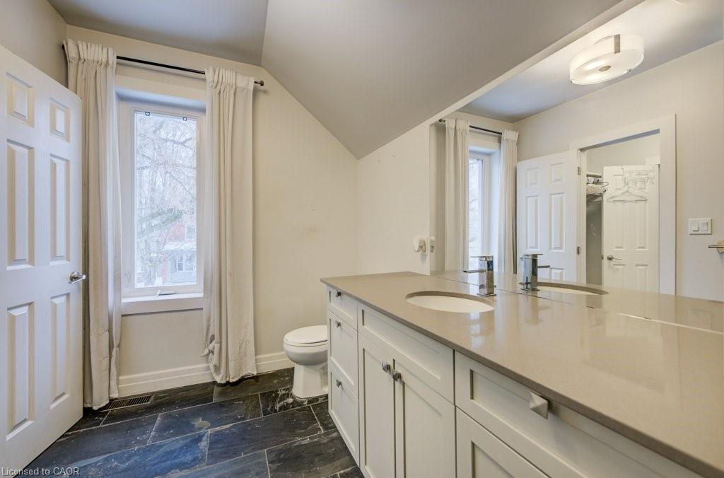 52 Chapel Street, Kitchener, ON - Indoor Photo Showing Bathroom