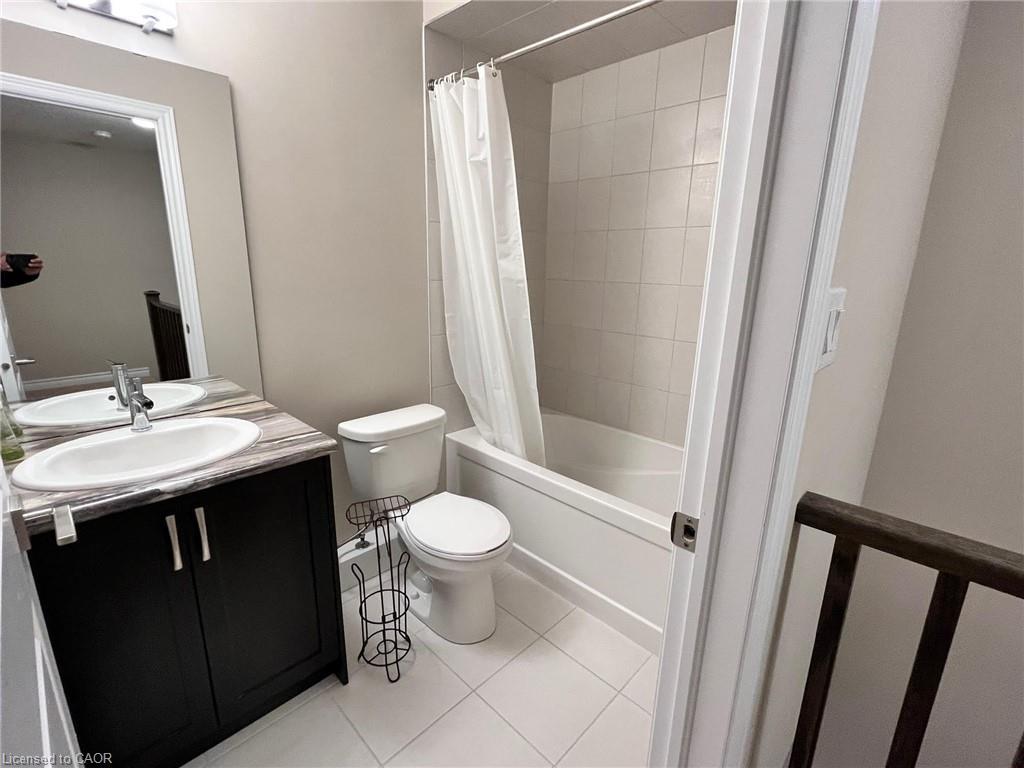 91-445 Ontario Street, Milton, ON - Indoor Photo Showing Bathroom