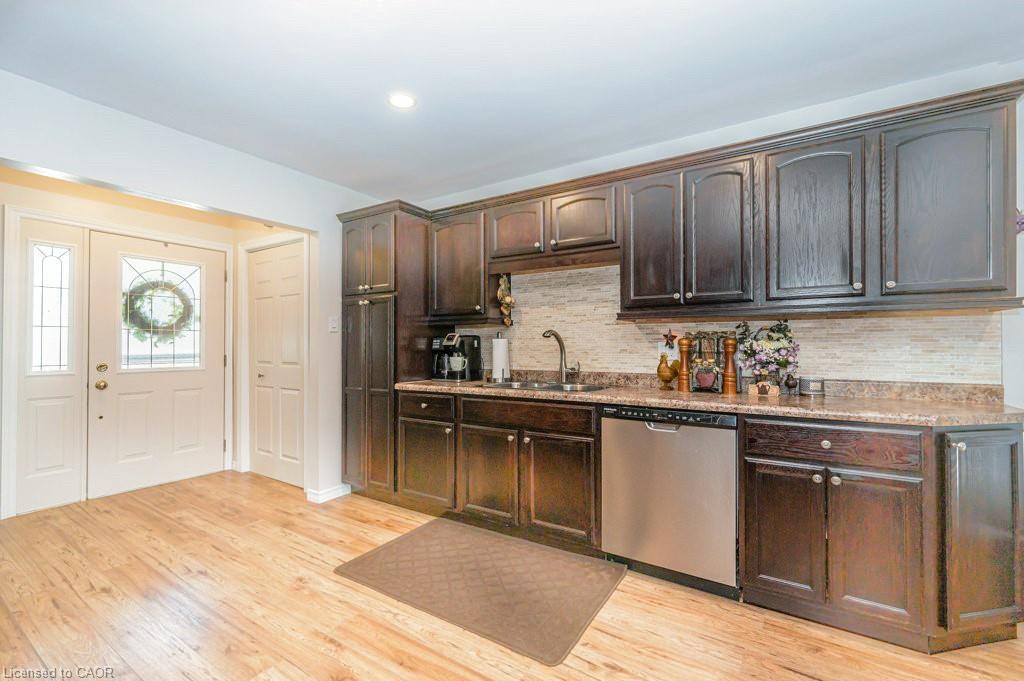 Main-60 Sandsprings Crescent, Kitchener, ON - Indoor Photo Showing Kitchen