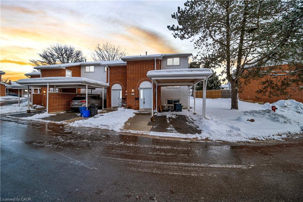 4-417 Keats Way, Waterloo, ON - Outdoor