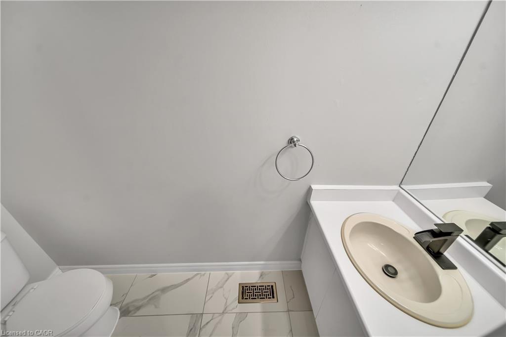 4-417 Keats Way, Waterloo, ON - Indoor Photo Showing Bathroom