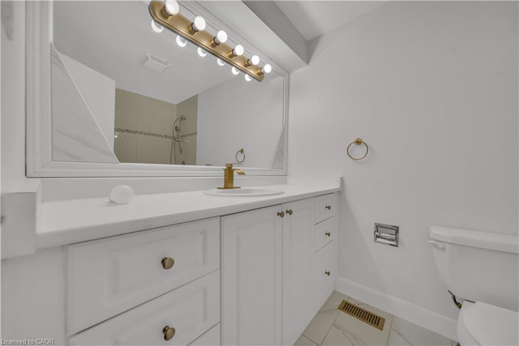 4-417 Keats Way, Waterloo, ON - Indoor Photo Showing Bathroom