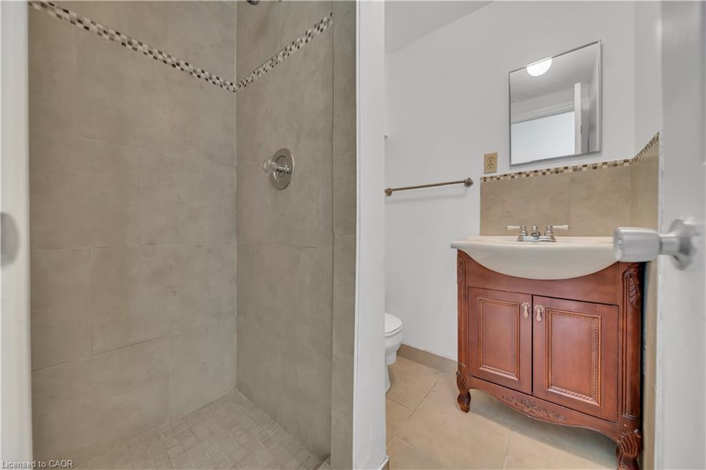 4-417 Keats Way, Waterloo, ON - Indoor Photo Showing Bathroom