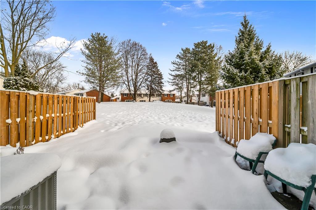 4-417 Keats Way, Waterloo, ON - Outdoor
