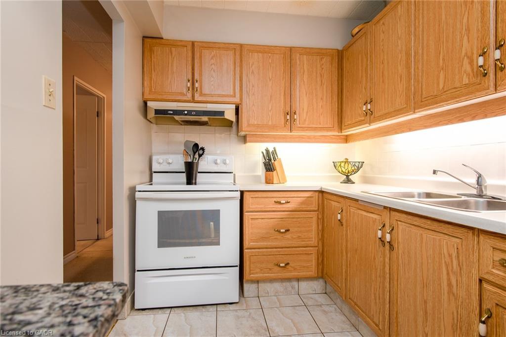 104-71 Vanier Drive, Kitchener, ON - Indoor Photo Showing Kitchen With Double Sink