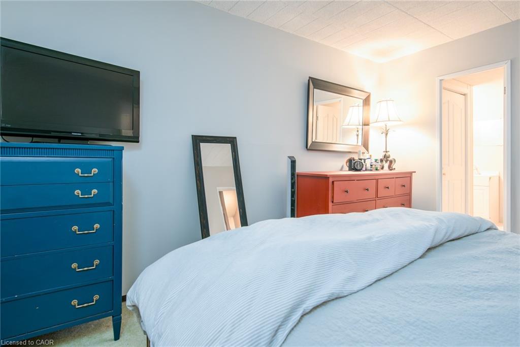 104-71 Vanier Drive, Kitchener, ON - Indoor Photo Showing Bedroom