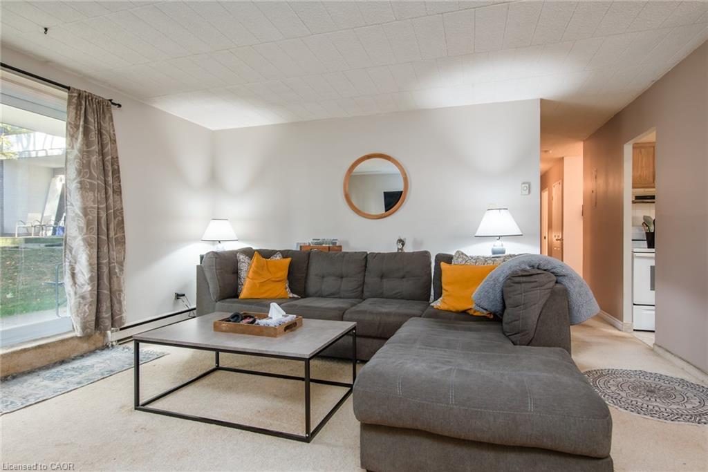 104-71 Vanier Drive, Kitchener, ON - Indoor Photo Showing Living Room