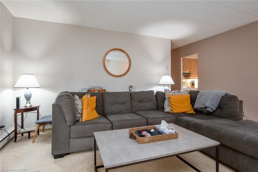 104-71 Vanier Drive, Kitchener, ON - Indoor Photo Showing Living Room