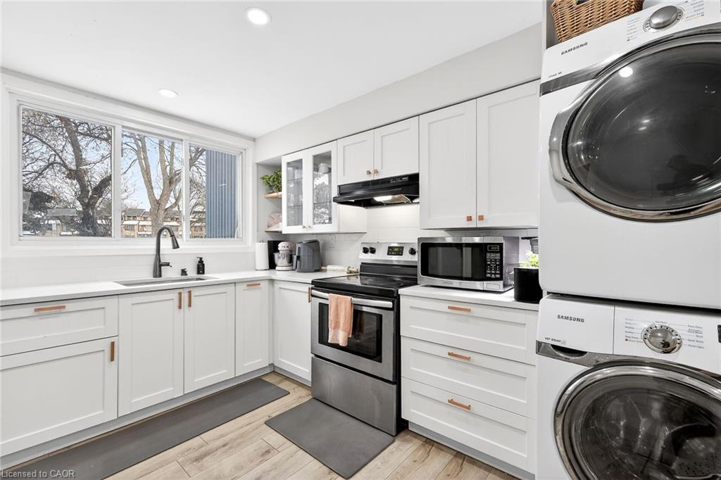 B63-25 Britten Close, Hamilton, ON - Indoor Photo Showing Laundry Room