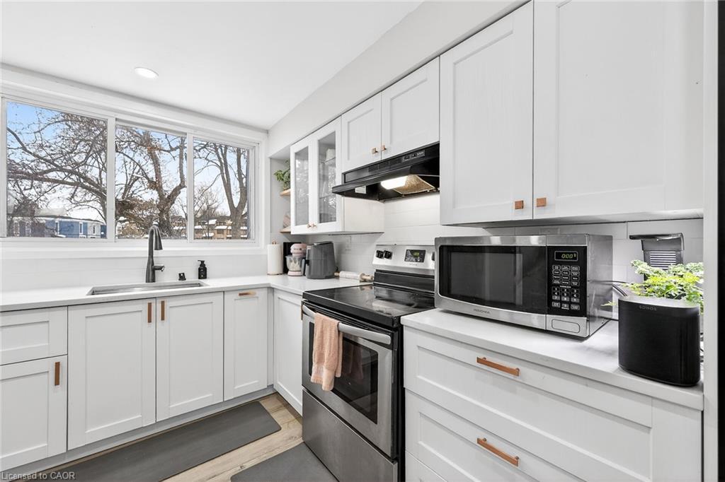 B63-25 Britten Close, Hamilton, ON - Indoor Photo Showing Kitchen
