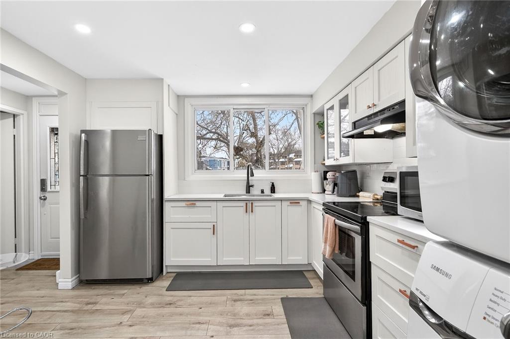 B63-25 Britten Close, Hamilton, ON - Indoor Photo Showing Kitchen