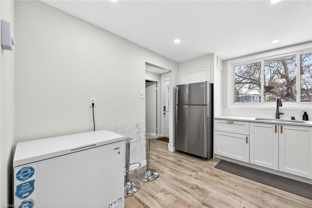 B63-25 Britten Close, Hamilton, ON - Indoor