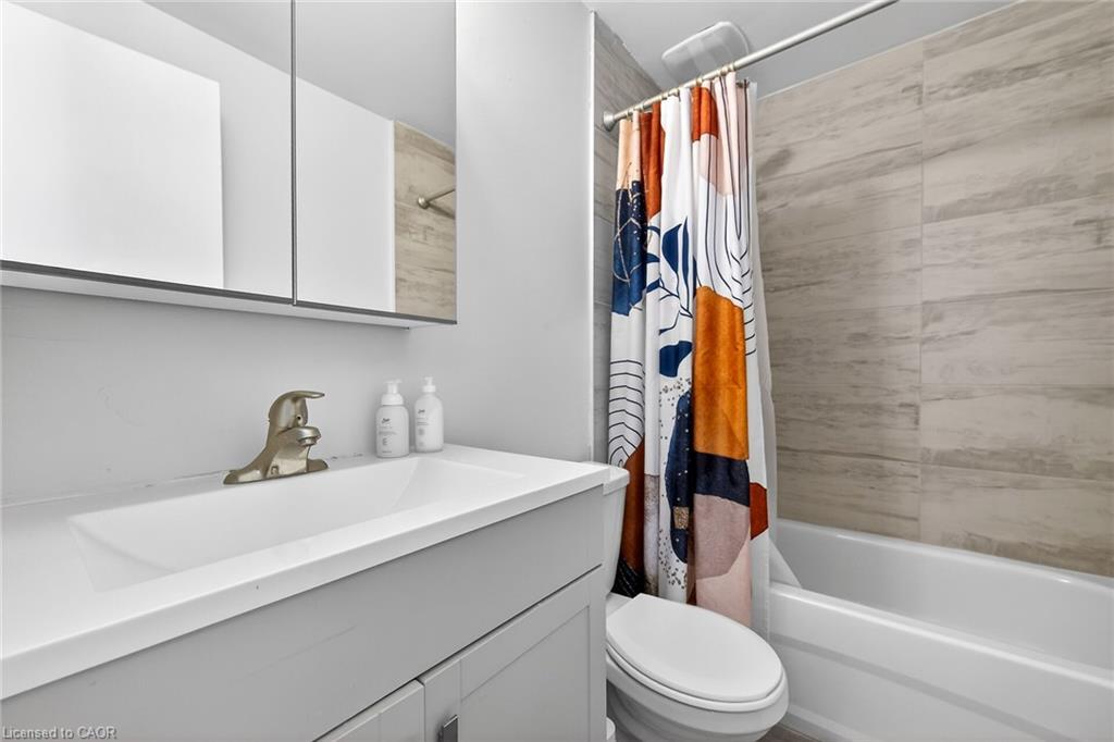 B63-25 Britten Close, Hamilton, ON - Indoor Photo Showing Bathroom