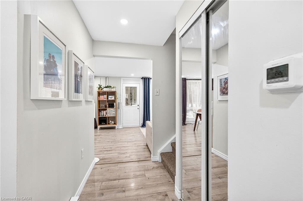 B63-25 Britten Close, Hamilton, ON - Indoor Photo Showing Other Room