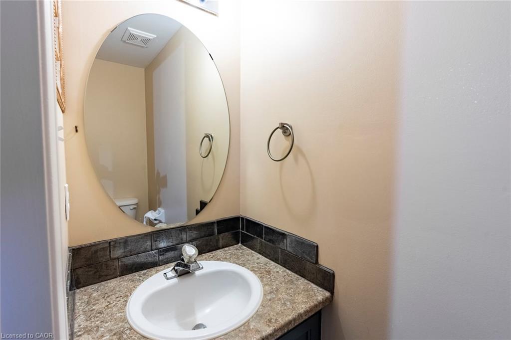 Lower-79 Munroe Crescent, Guelph, ON - Indoor Photo Showing Bathroom