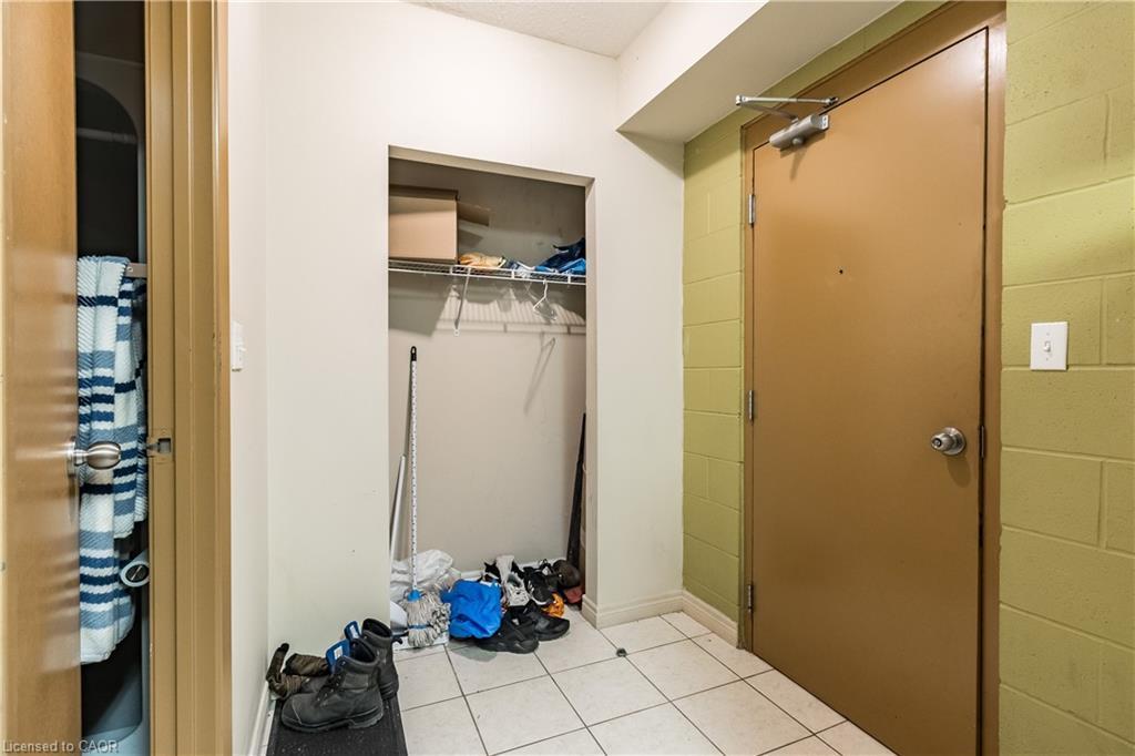 101-253 Lester Street, Waterloo, ON - Indoor
