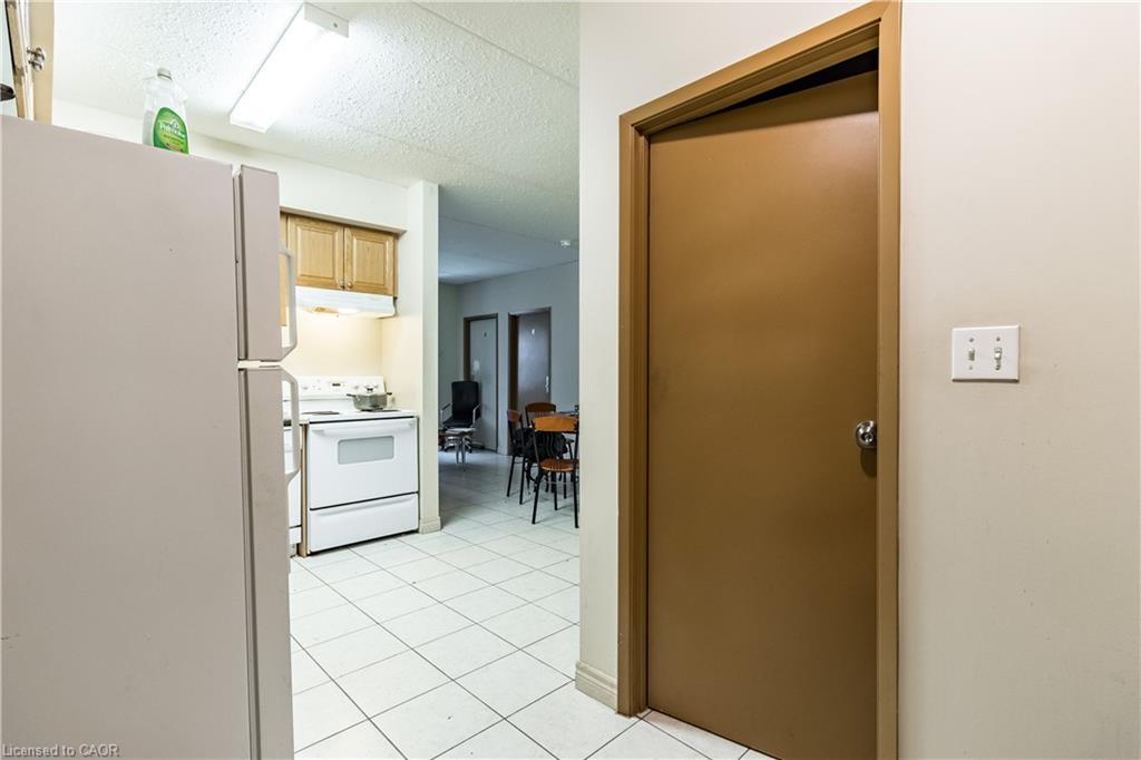 101-253 Lester Street, Waterloo, ON - Indoor Photo Showing Kitchen