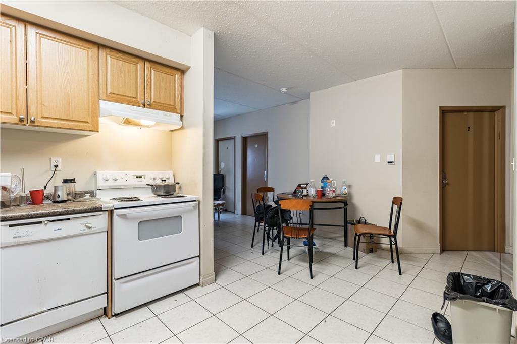 101-253 Lester Street, Waterloo, ON - Indoor Photo Showing Kitchen