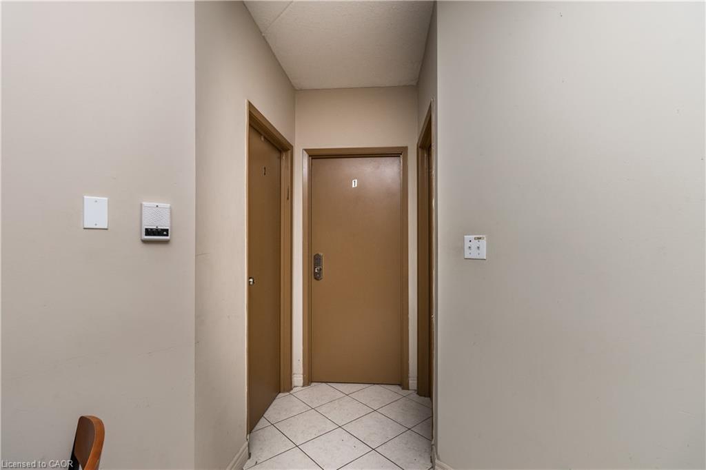 101-253 Lester Street, Waterloo, ON - Indoor Photo Showing Other Room