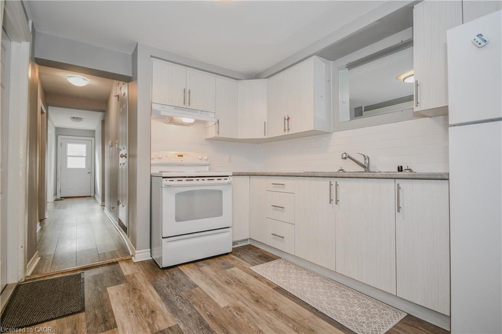 4-25 Elgin Street N, Cambridge, ON - Indoor Photo Showing Kitchen