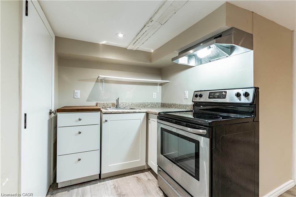 B-9 Blythe Street, Hamilton, ON - Indoor Photo Showing Kitchen