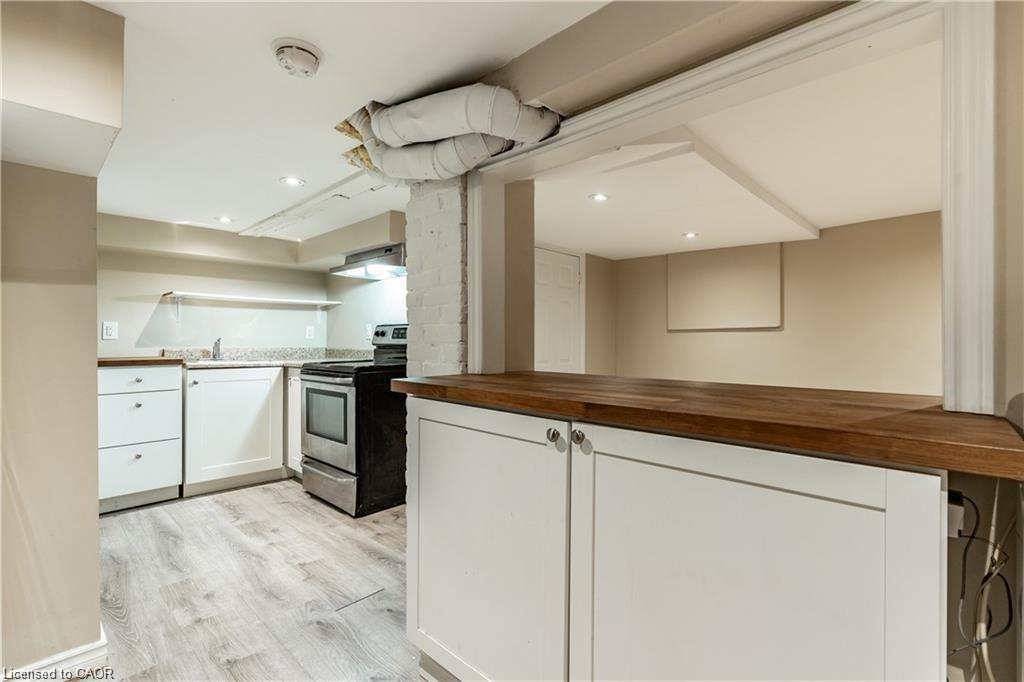 B-9 Blythe Street, Hamilton, ON - Indoor Photo Showing Kitchen