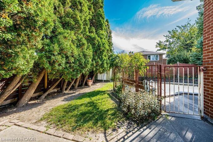 61 Brewster Crescent, Toronto, ON - Outdoor