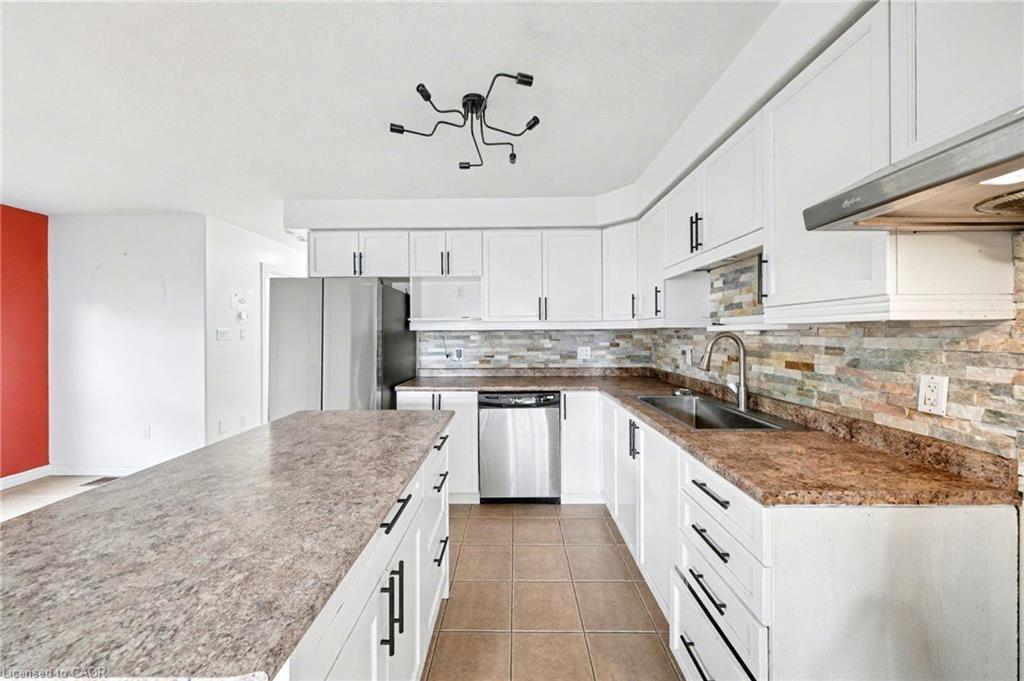 274 Amelia Street, Orangeville, ON - Indoor Photo Showing Kitchen With Double Sink With Upgraded Kitchen