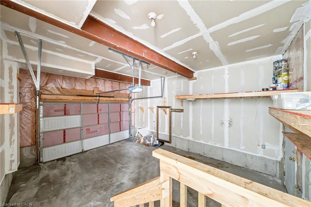 274 Amelia Street, Orangeville, ON - Indoor Photo Showing Garage