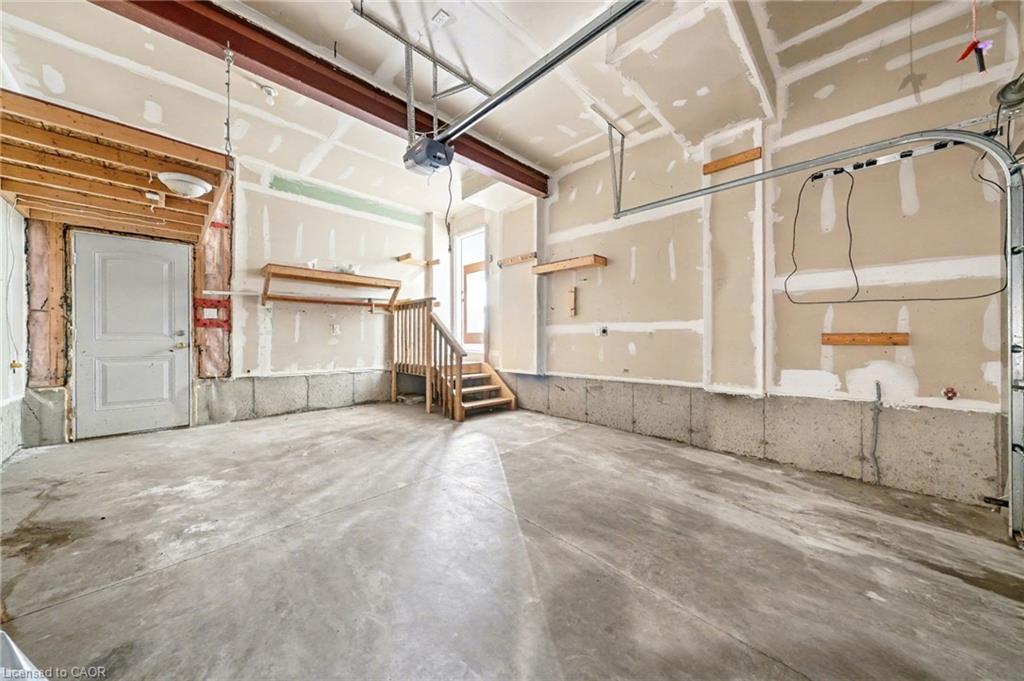 274 Amelia Street, Orangeville, ON - Indoor Photo Showing Garage