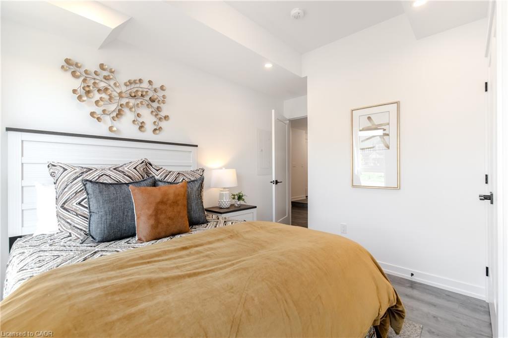 243 Burke Street, Waterdown, ON - Indoor Photo Showing Bedroom