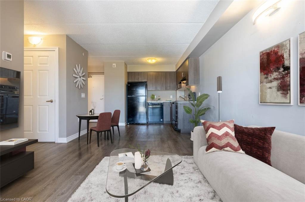 509-716 Main Street E, Milton, ON - Indoor Photo Showing Living Room