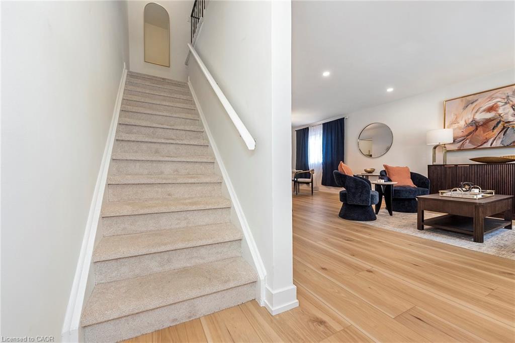 60-62 Delawana Drive, Hamilton, ON - Indoor Photo Showing Other Room