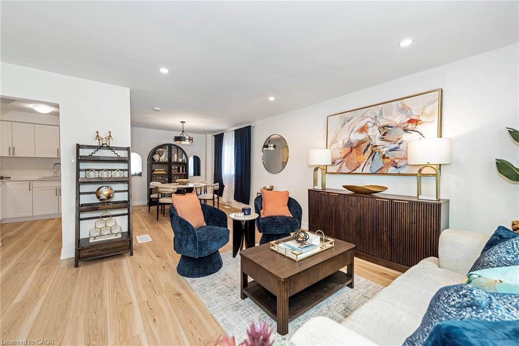 60-62 Delawana Drive, Hamilton, ON - Indoor Photo Showing Living Room