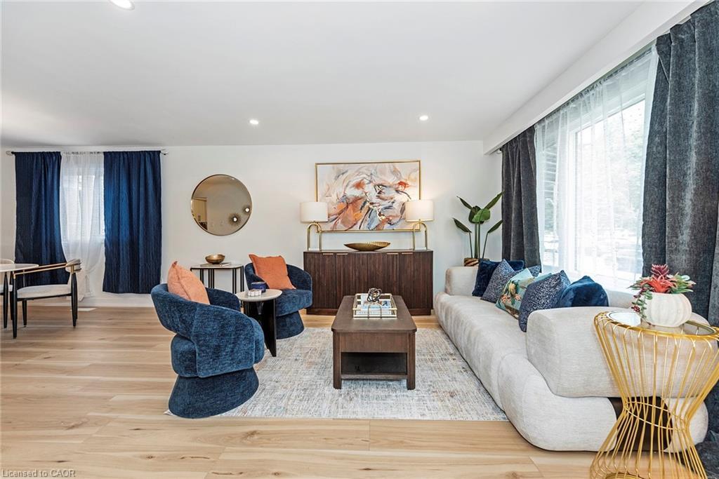 60-62 Delawana Drive, Hamilton, ON - Indoor Photo Showing Living Room