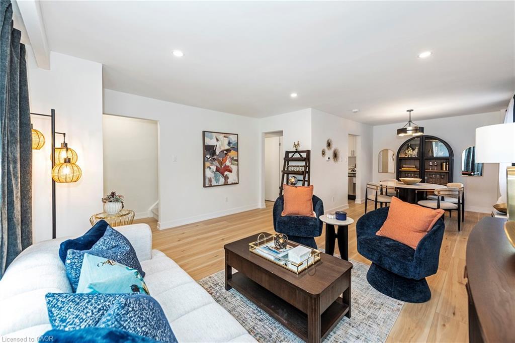 60-62 Delawana Drive, Hamilton, ON - Indoor Photo Showing Living Room