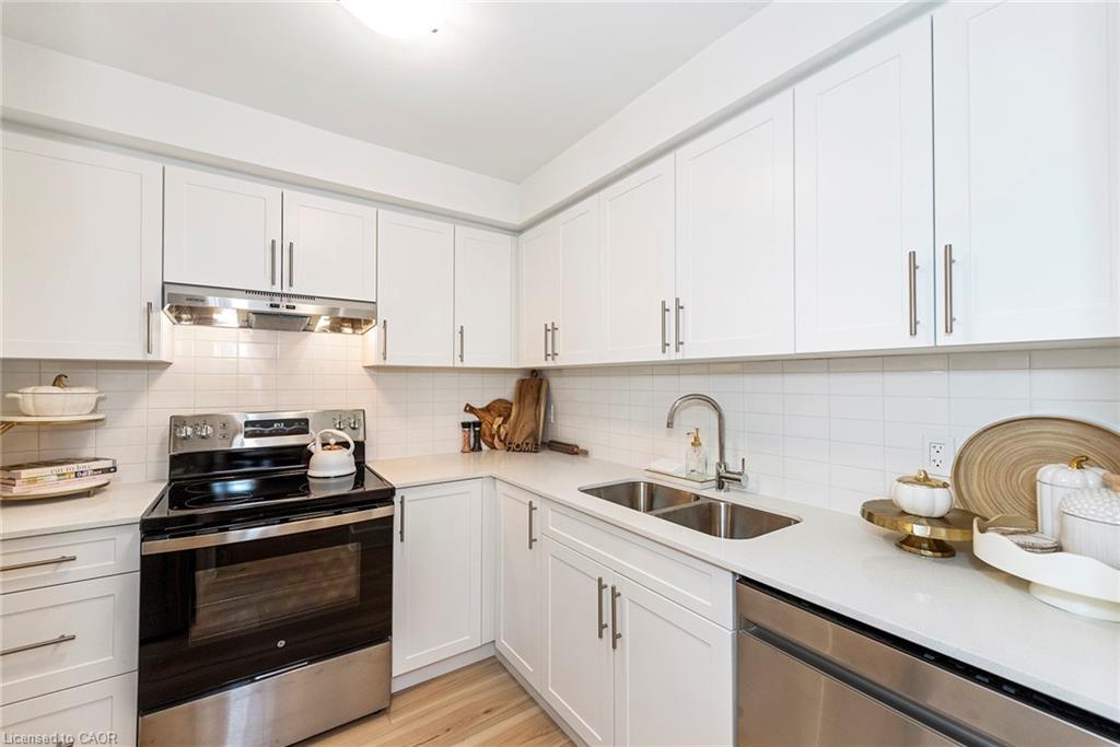 60-62 Delawana Drive, Hamilton, ON - Indoor Photo Showing Kitchen With Double Sink