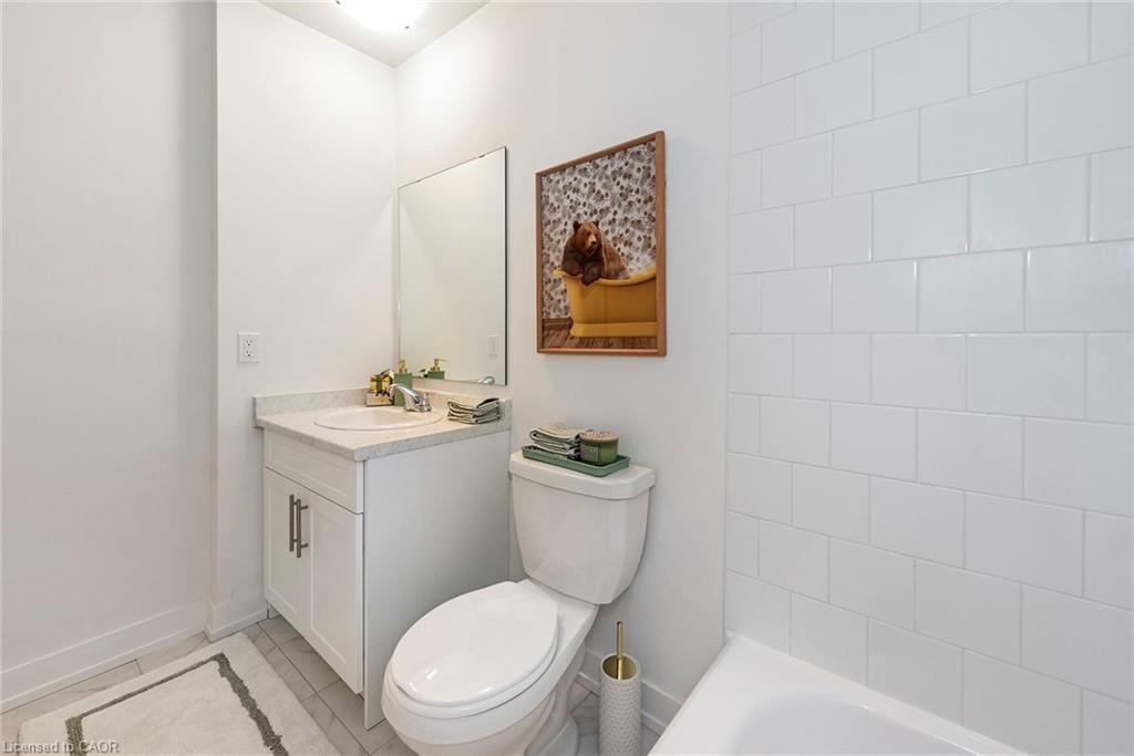 60-62 Delawana Drive, Hamilton, ON - Indoor Photo Showing Bathroom